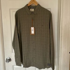 Men’s Weatherproof Performance long sleeve  button up shirt